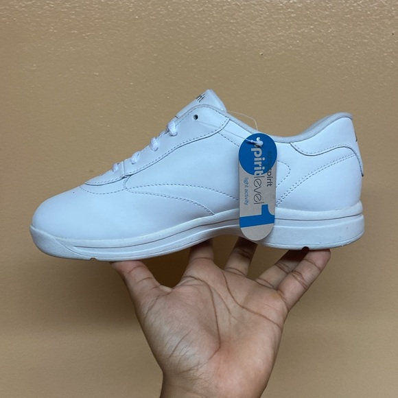 Easy Spirit Esenergetic White Leather Sneakers - Picture 7 of 16